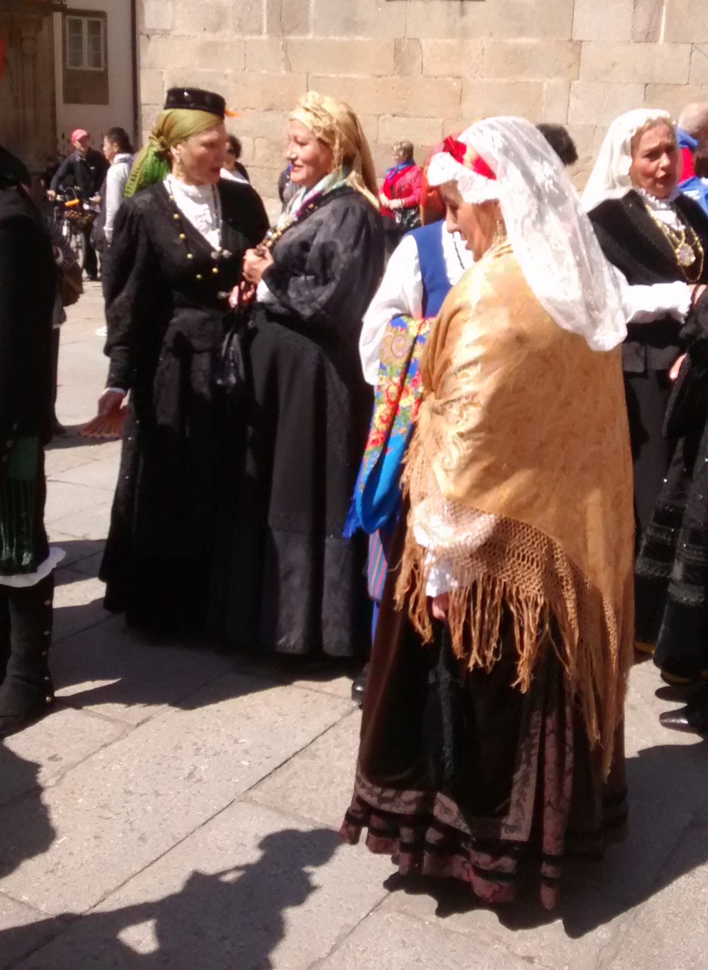 Mujeres con traje gallego