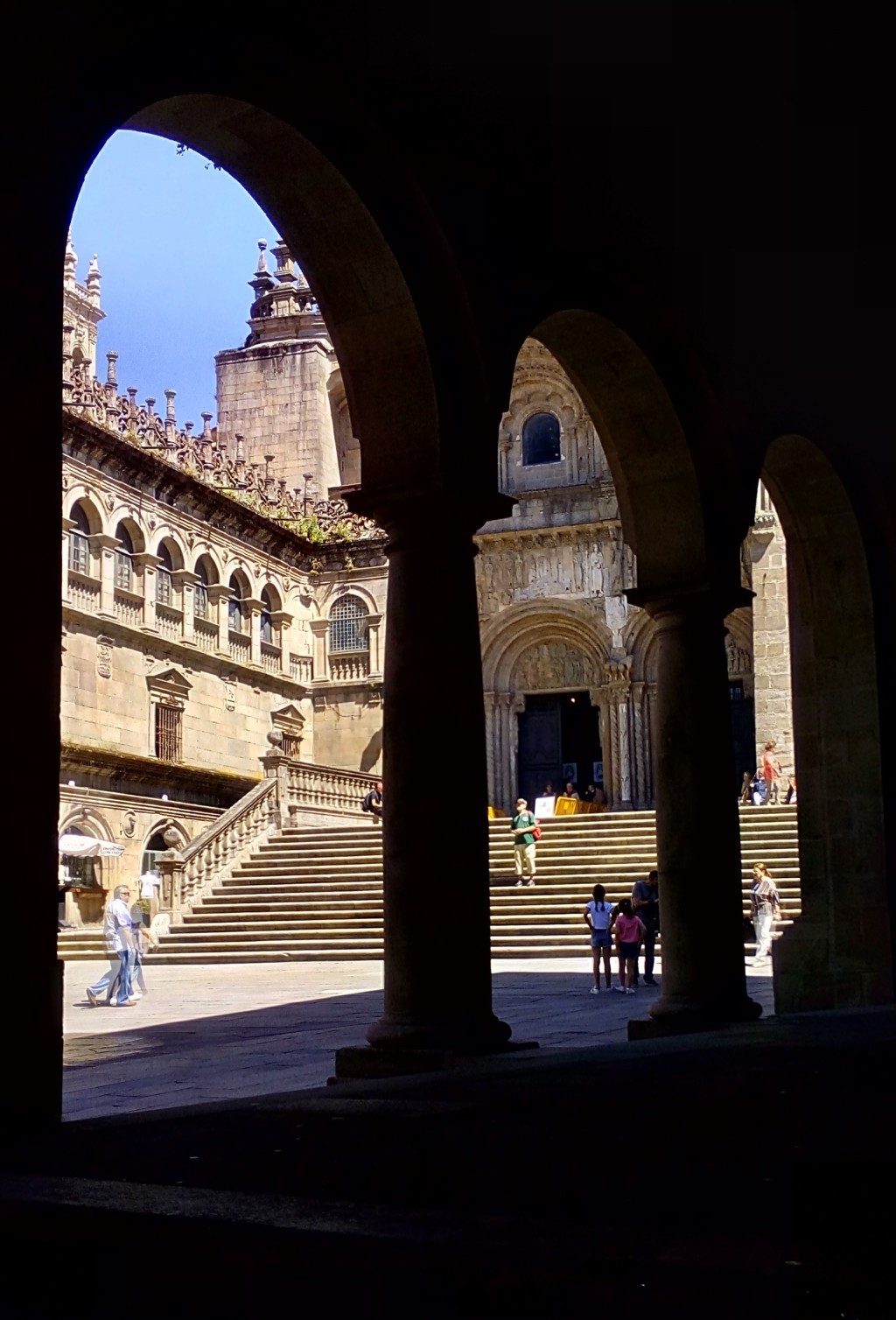 Desde el edificio del Museo de la Peregrinaciones, escalinata de acceso a la Catedral