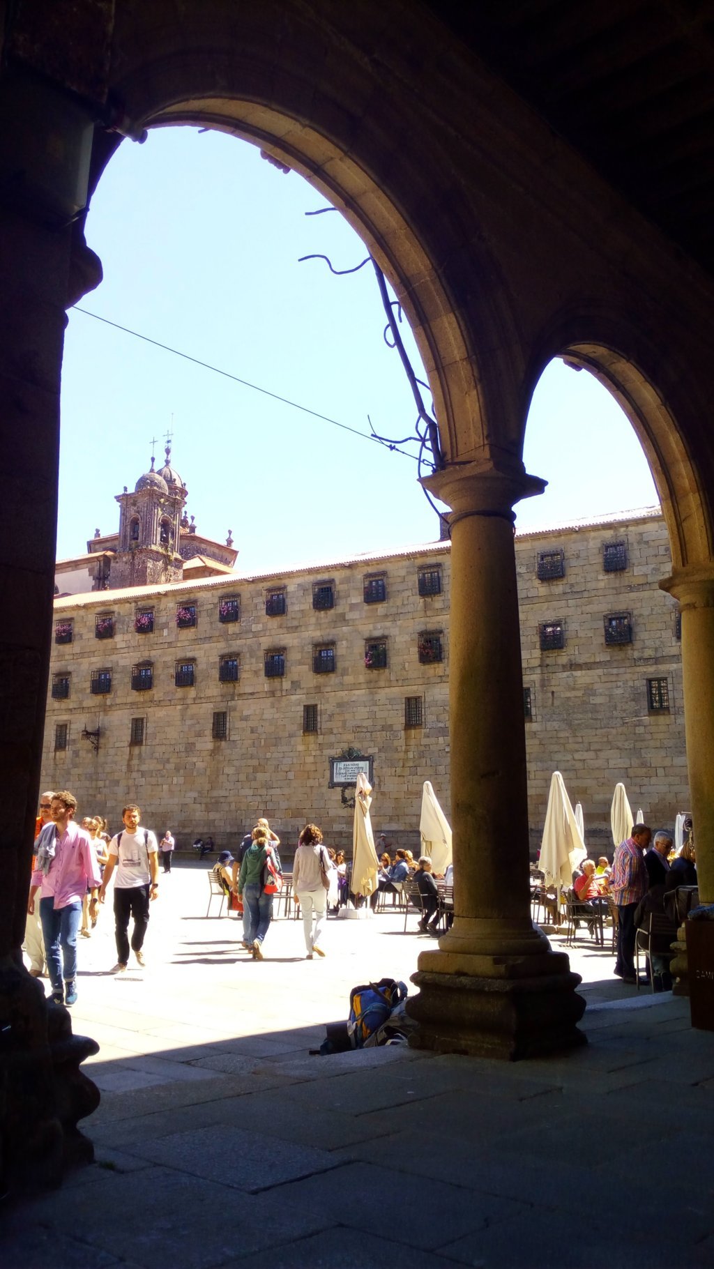 Desde la Casa de la Conga, muro del monasterio - convento de San Pelayo de Antealtares (S. IX)