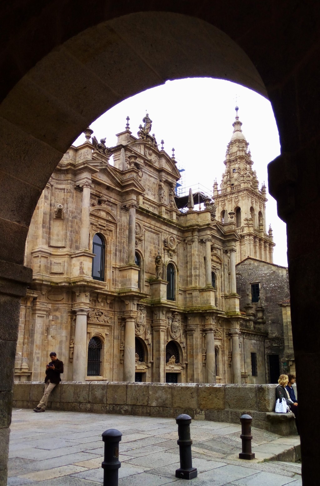 Fachada de la catedral a la plaza de la Inmaculada desde soportales del edificio situado al Este