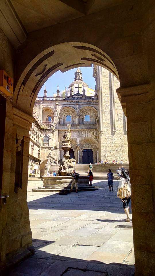 Vista del acceso a la Catedral desde la llegada por  la Rúa del Villar